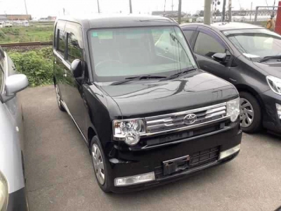 TOYOTA PIXIS SPACE