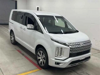 MITSUBISHI DELICA D:5