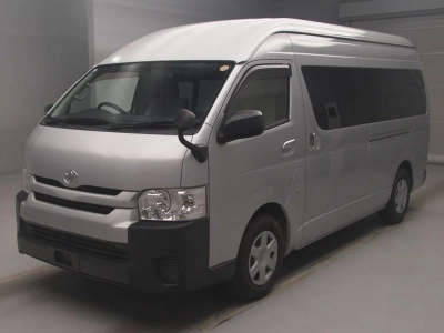 TOYOTA HIACE COMMUTER
