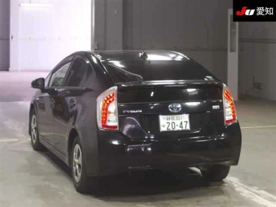 TOYOTA PRIUS