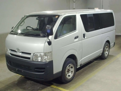 TOYOTA REGIUS VAN