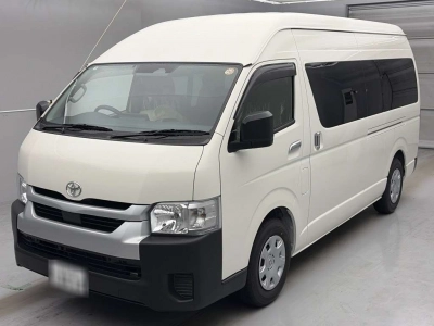 TOYOTA HIACE COMMUTER
