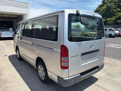 TOYOTA REGIUS VAN