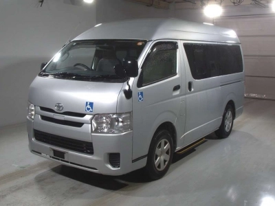 TOYOTA REGIUS VAN