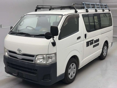 TOYOTA REGIUS VAN