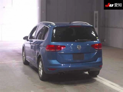 VOLKSWAGEN GOLF TOURAN