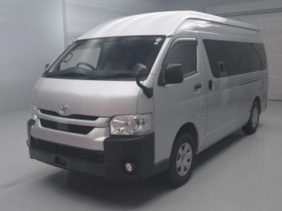 TOYOTA HIACE COMMUTER