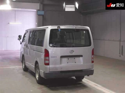 TOYOTA HIACE VAN