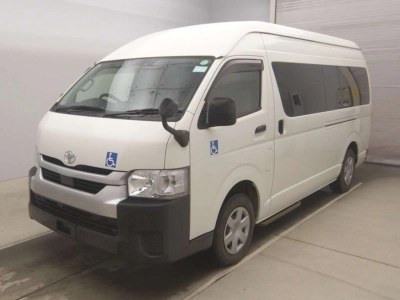 TOYOTA HIACE COMMUTER