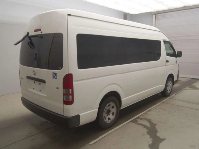 TOYOTA HIACE COMMUTER