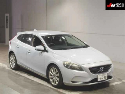 VOLVO V40