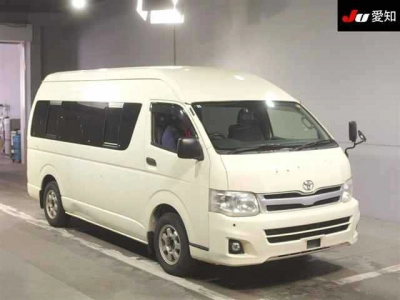 TOYOTA HIACE COMMUTER