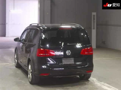VOLKSWAGEN GOLF TOURAN
