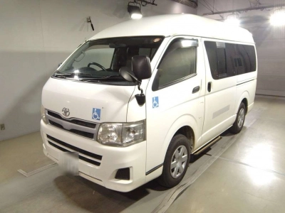 TOYOTA HIACE VAN