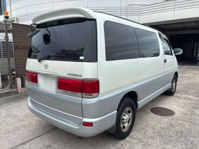 TOYOTA HIACE REGIUS