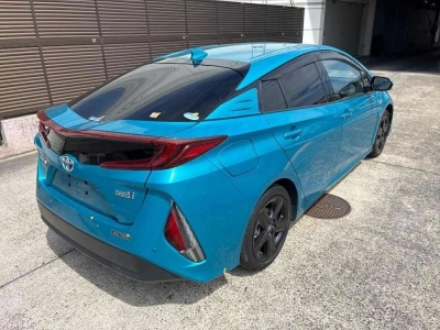 TOYOTA PRIUS PHV
