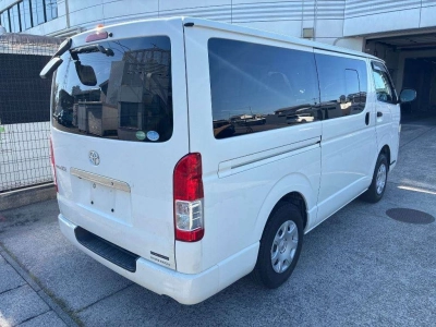 TOYOTA REGIUS VAN