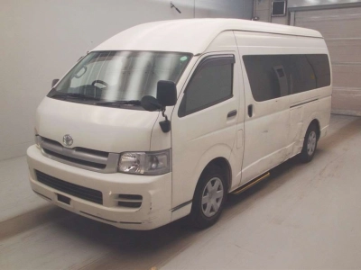 TOYOTA HIACE COMMUTER