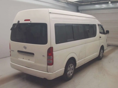 TOYOTA HIACE COMMUTER