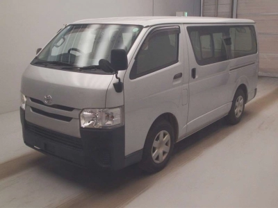 TOYOTA REGIUS VAN