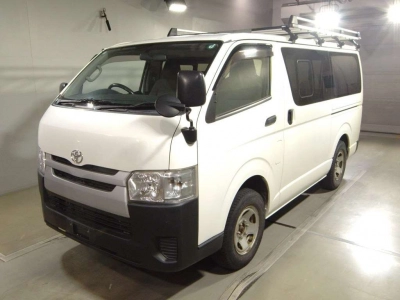 TOYOTA REGIUS VAN
