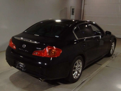 NISSAN SKYLINE