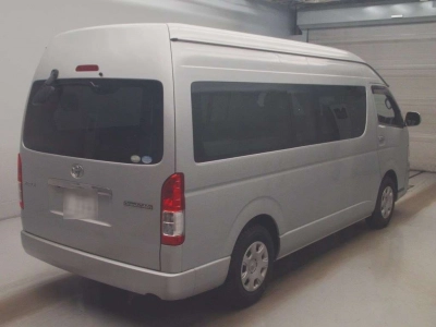 TOYOTA HIACE WAGON