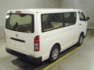 TOYOTA HIACE VAN
