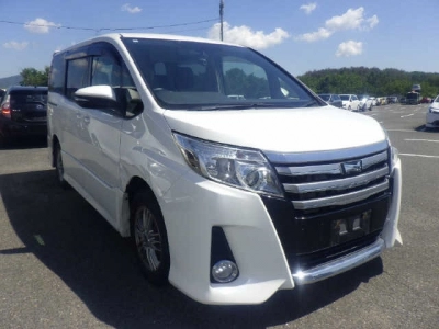 TOYOTA NOAH