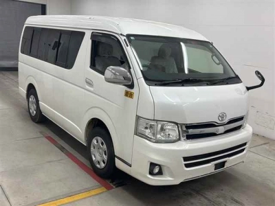 TOYOTA HIACE WAGON