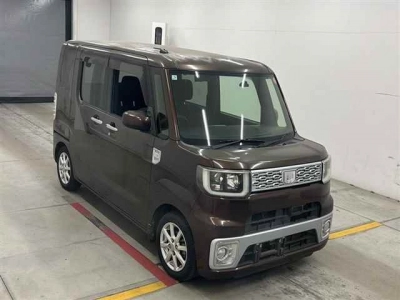 DAIHATSU WAKE
