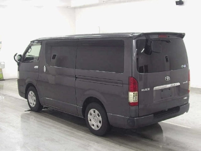 TOYOTA HIACE VAN