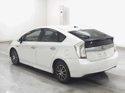 TOYOTA PRIUS PHV
