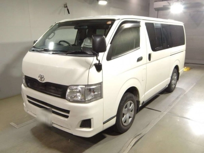 TOYOTA HIACE VAN