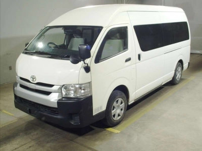 TOYOTA HIACE COMMUTER