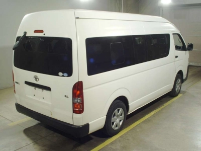 TOYOTA HIACE COMMUTER