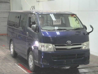 TOYOTA HIACE VAN
