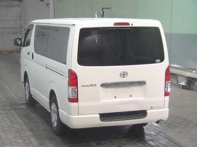 TOYOTA REGIUS VAN