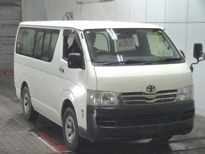 TOYOTA REGIUS VAN