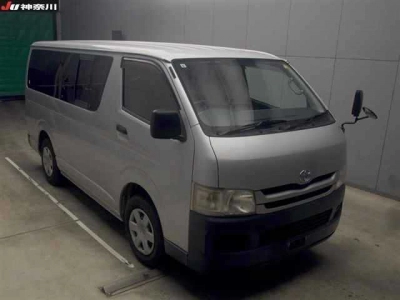 TOYOTA REGIUS VAN