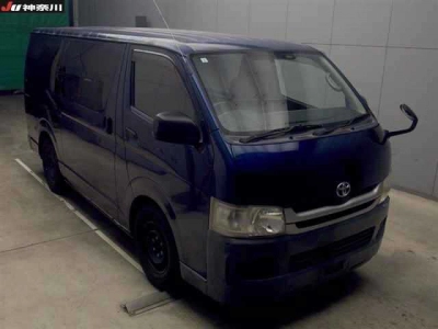 TOYOTA REGIUS VAN
