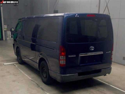 TOYOTA REGIUS VAN