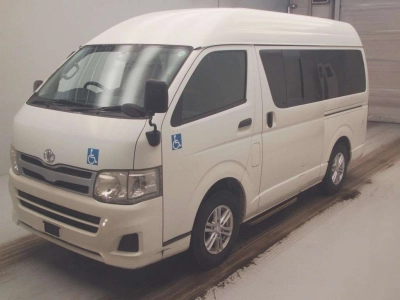 TOYOTA HIACE VAN