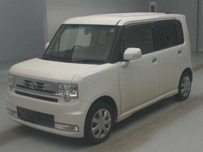 TOYOTA PIXIS SPACE