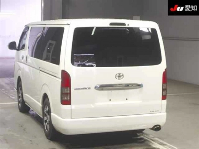 TOYOTA REGIUS VAN