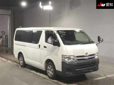 TOYOTA HIACE VAN