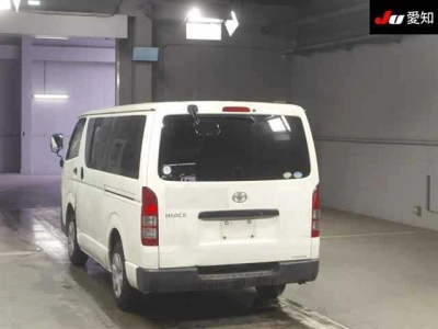 TOYOTA HIACE VAN