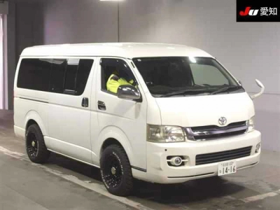 TOYOTA HIACE VAN