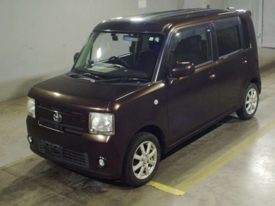 TOYOTA PIXIS SPACE