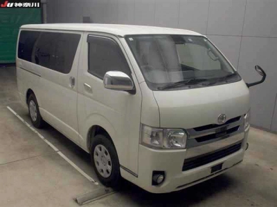 TOYOTA HIACE VAN